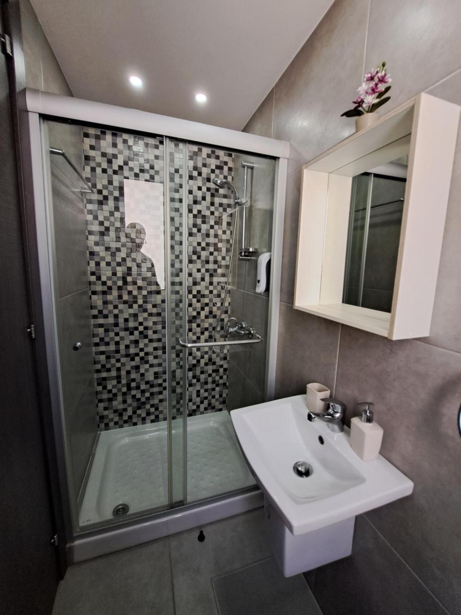 Albert'S Apartment St Lazarus 402 B - First Floor Larnaca Exterior photo